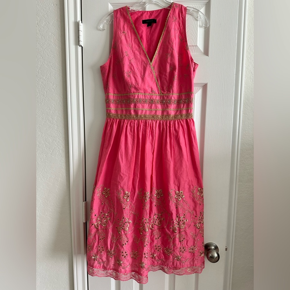 Women's Express V-Neck Pink Gold Floral Embroidered A-Line Dress, Size 8